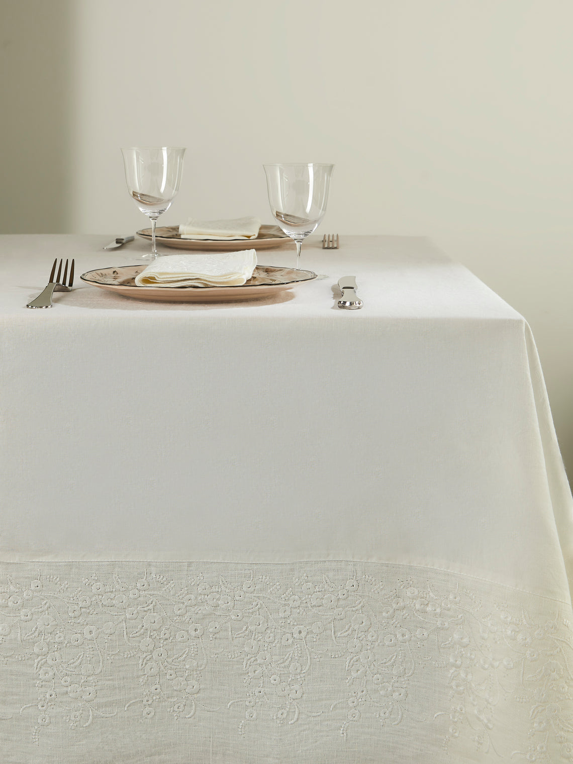 Borgo delle Tovaglie - Venaria Embroidered Linen Large Square Tablecloth - Ivory - ABASK