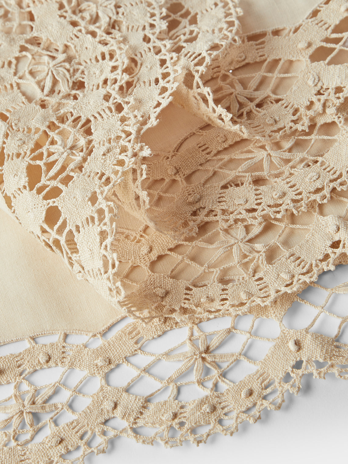 Rolane du Dreuih Creations - Lacework Linen Oval Placemats (Set of 4) - Beige - ABASK