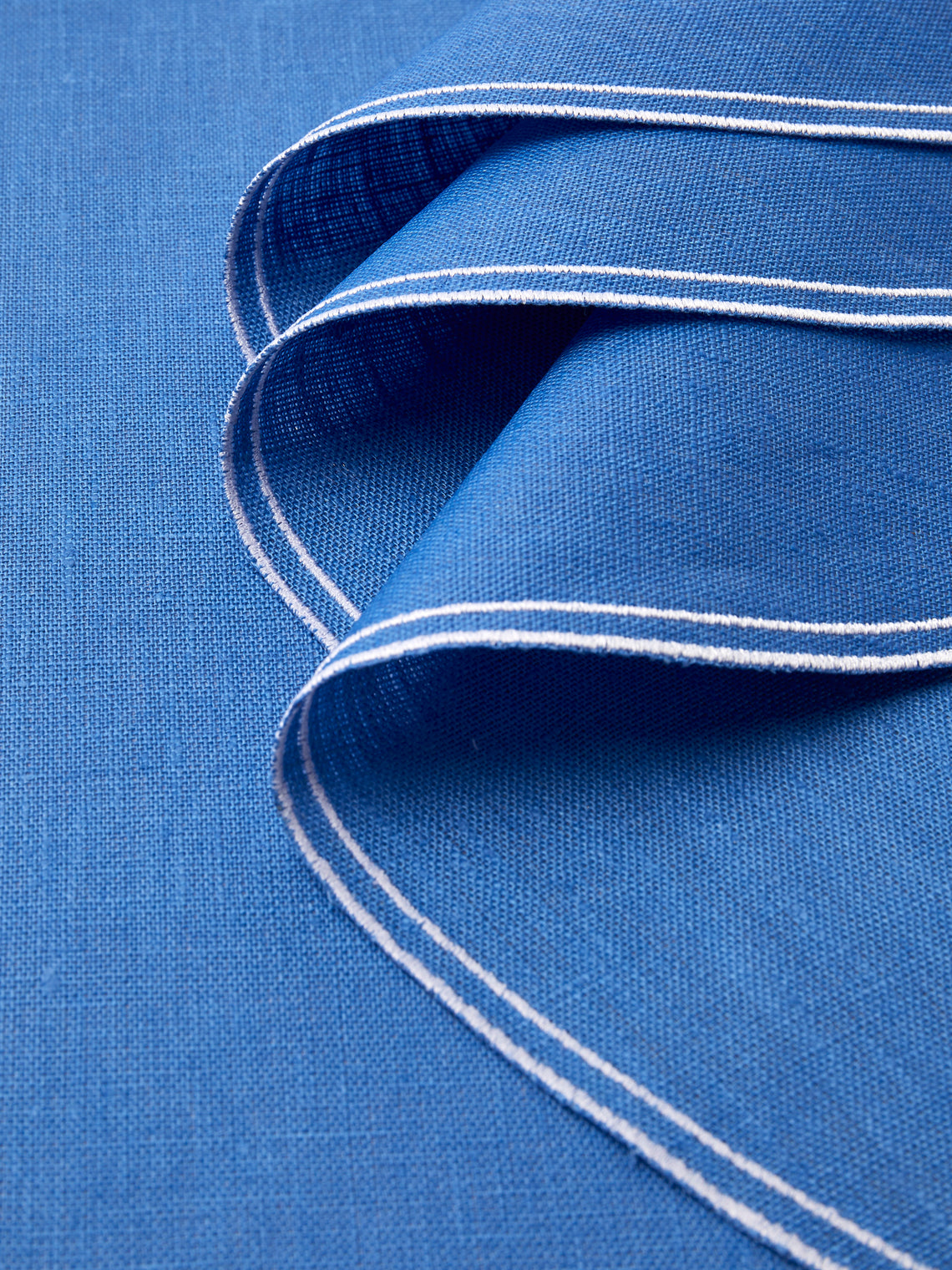 La Gallina Matta - Oval Linen Placemats (Set of 4) - Blue - ABASK