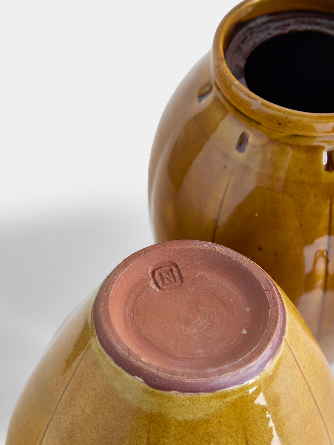 Neville Tatham - Slipware Large Ginger Jars (Set of 2) - Yellow - ABASK