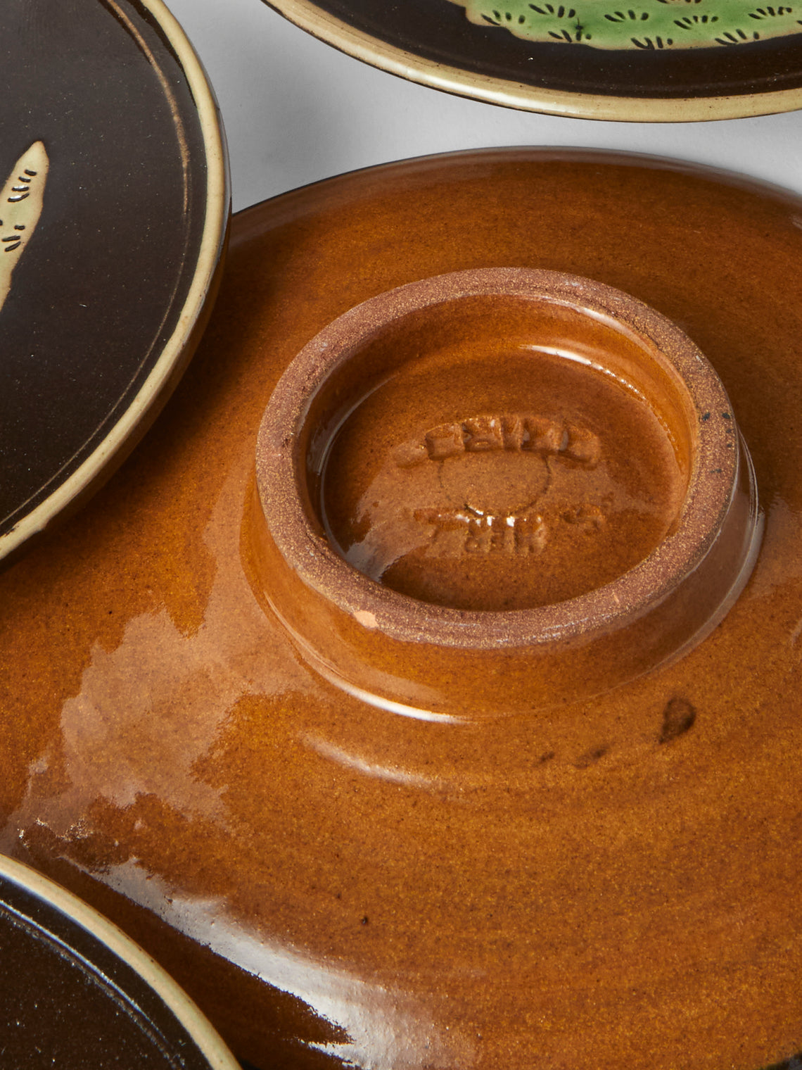 Poterie d’Évires - Animals Hand-Painted Ceramic Plates – 5.5in/14cm (Set of 4) - Dark Brown - ABASK