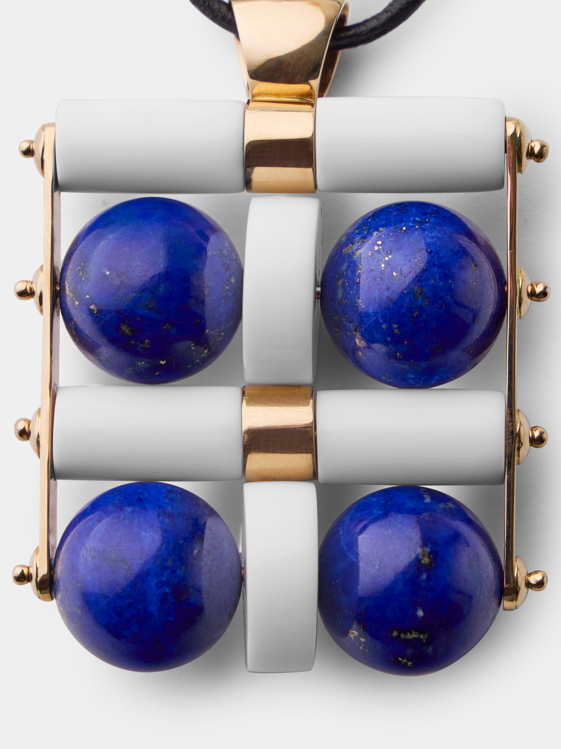 Mahnaz Collection - Vintage Giorgio Facchini 18-Karat Yellow Gold, Lapis Lazuli and White Agate Kinetic Pendant - Blue - ABASK