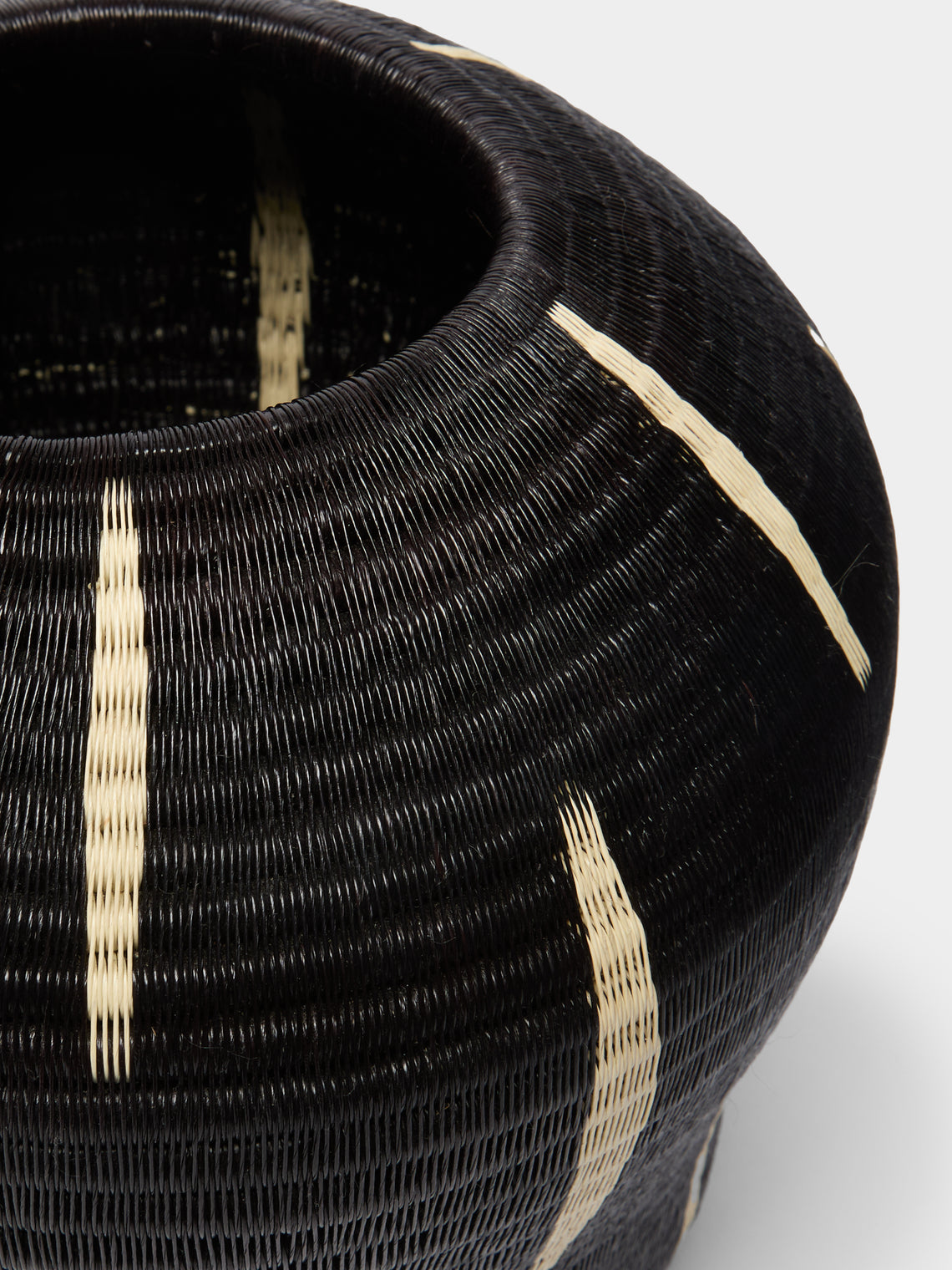 CasaLatina - Lineas Handwoven Werregue Palm Basket -  - ABASK