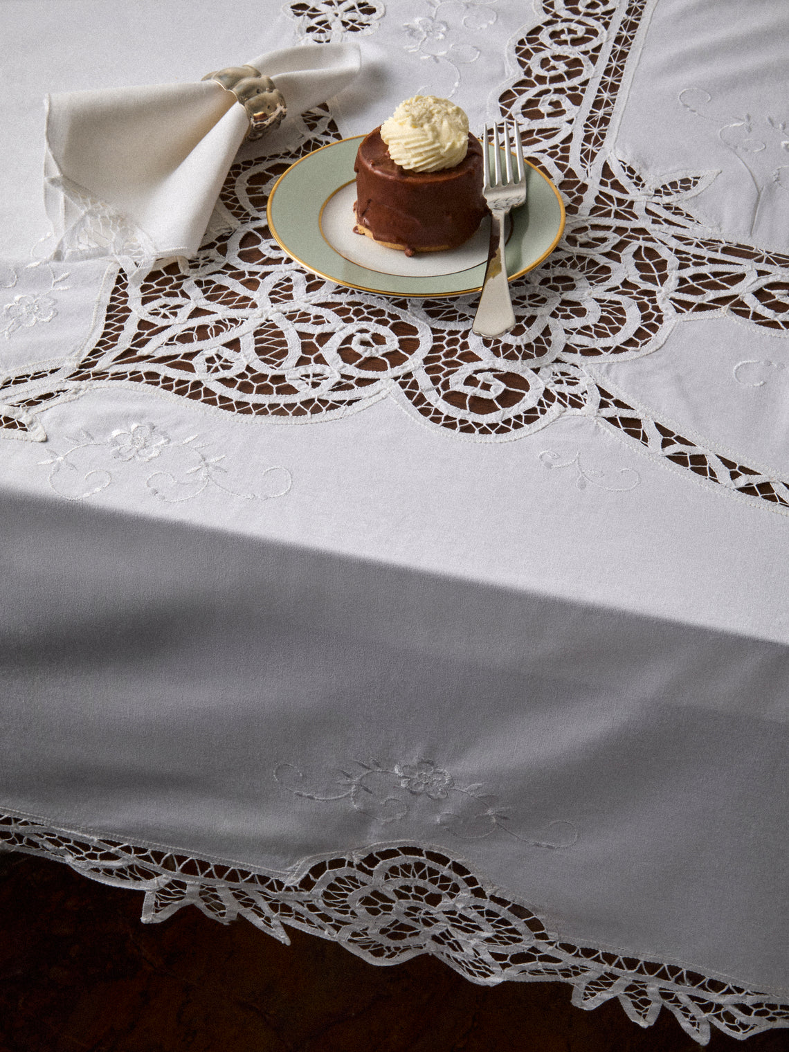 Rolande du Dreuilh Créations - Lacework Tablecloth with Napkins – 86.5in/2.2m (Set of 8) - White - ABASK