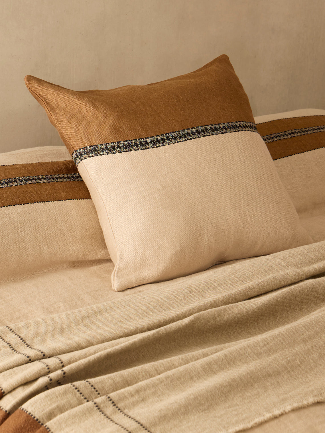 Libeco - Vourkari Belgian Linen Cushion (25in/63cm) - Beige - ABASK