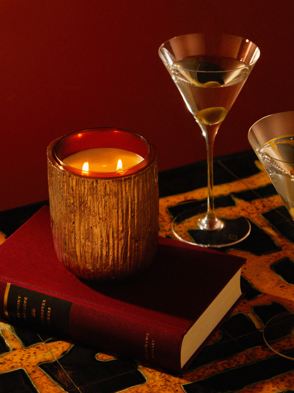 Hand-Cast Bronze Raggi Holder with Bronzo Candle