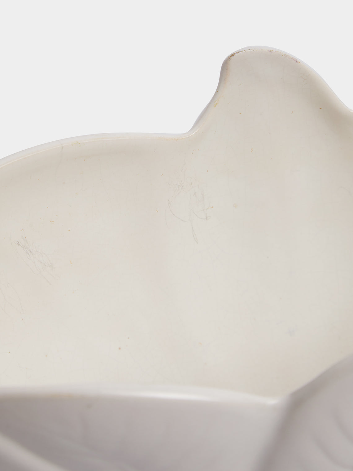 Antique and Vintage - 1930-1940 Leaf Design Mantle Vase - White - ABASK